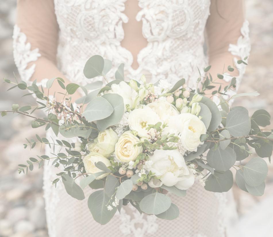 Fiori da regalare a una sposa: il significato del gesto