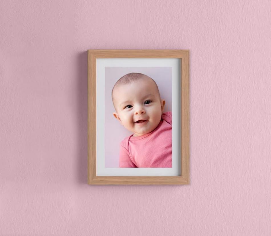 Quadro con cornice in legno con stampa della foto per la nascita