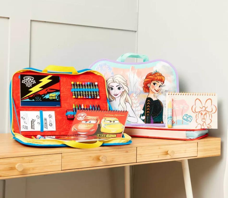 Set cancelleria e kit da disegno con i personaggi Disney