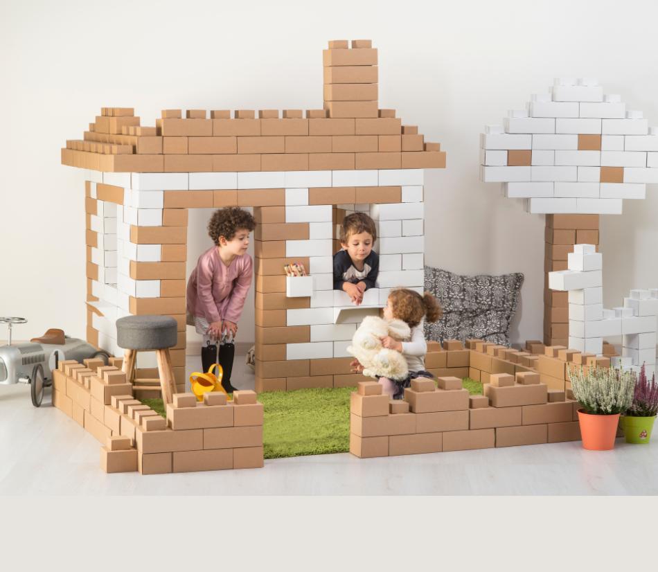 Set di mattoncini giganti ecologici in cartone per costruire castelli, animali, robot e tanto altro