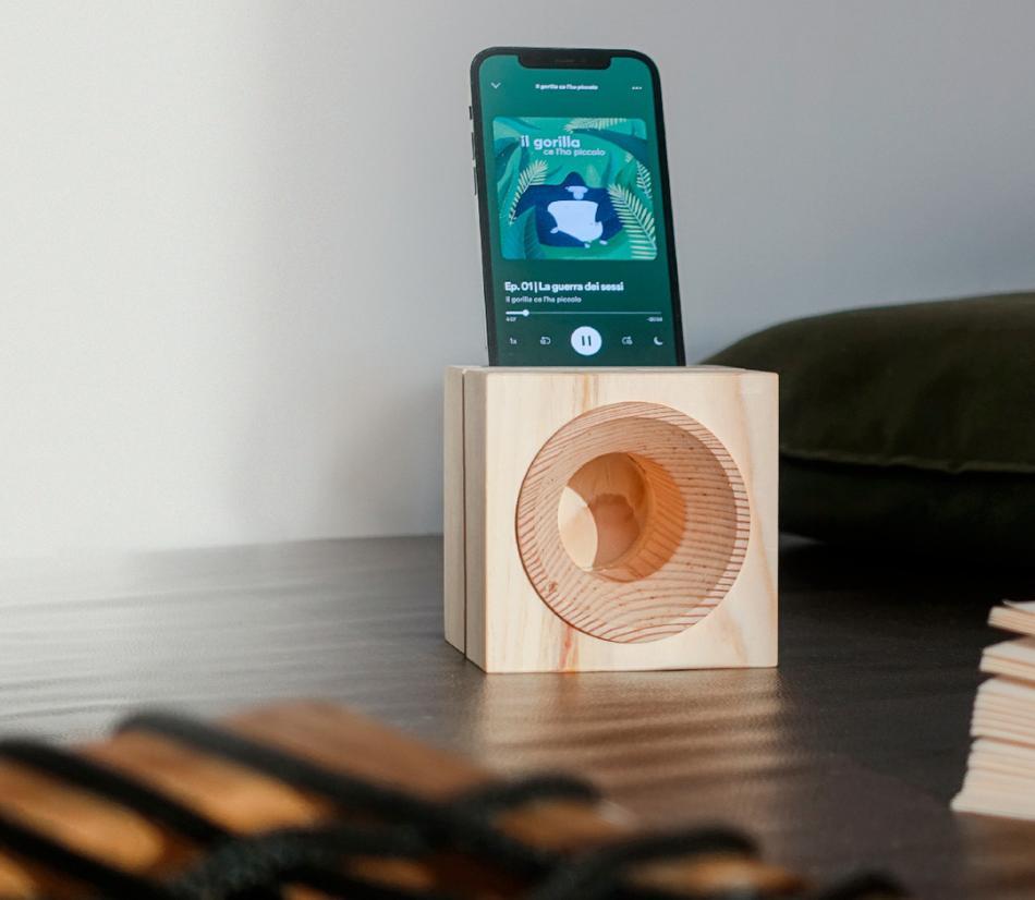 Amplificatore per smartphone in legno – un albero piantato per ogni acquisto