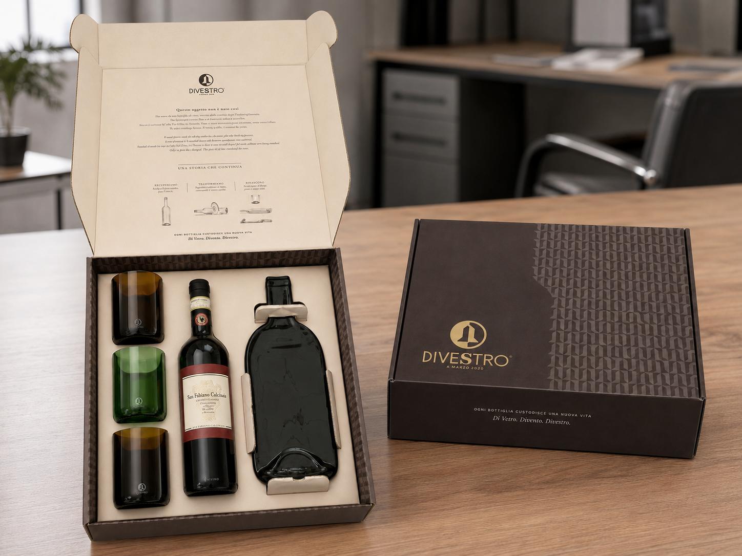 Box regalo con tre bicchieri e vassoio artigianali e un Chianti classico.