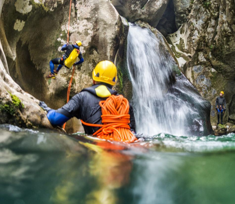 Canyoning experience - Incredibili avventure di torrentismo per 2