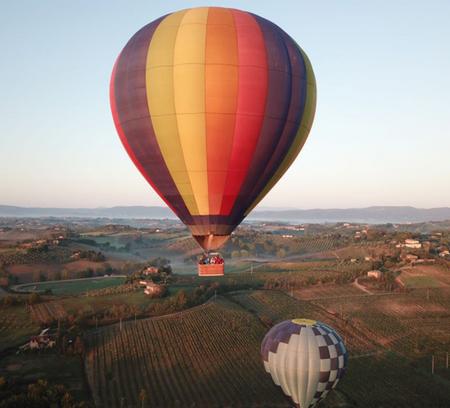 Giro in mongolfiera per fotografare panorami mozzafiato - Diverse località in Italia