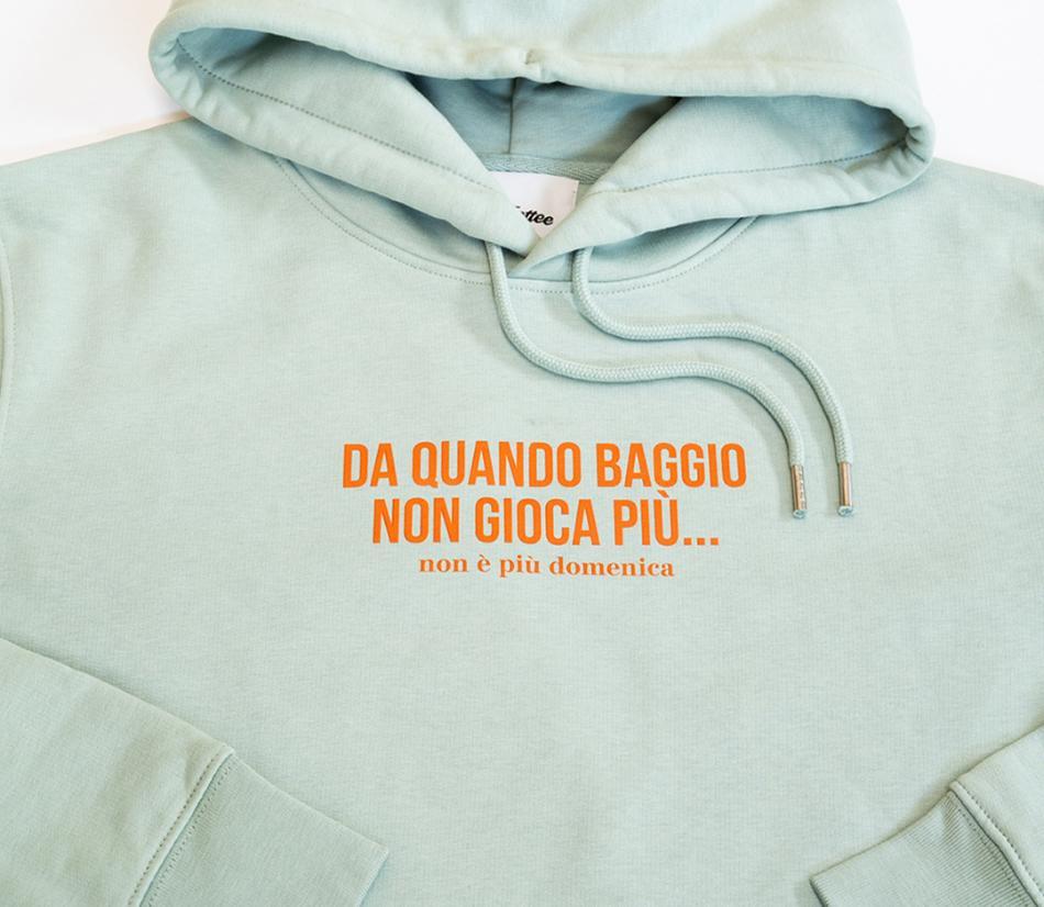 Le frasi più iconiche sul calcio volate via dai Palasport - 100% cotone organico