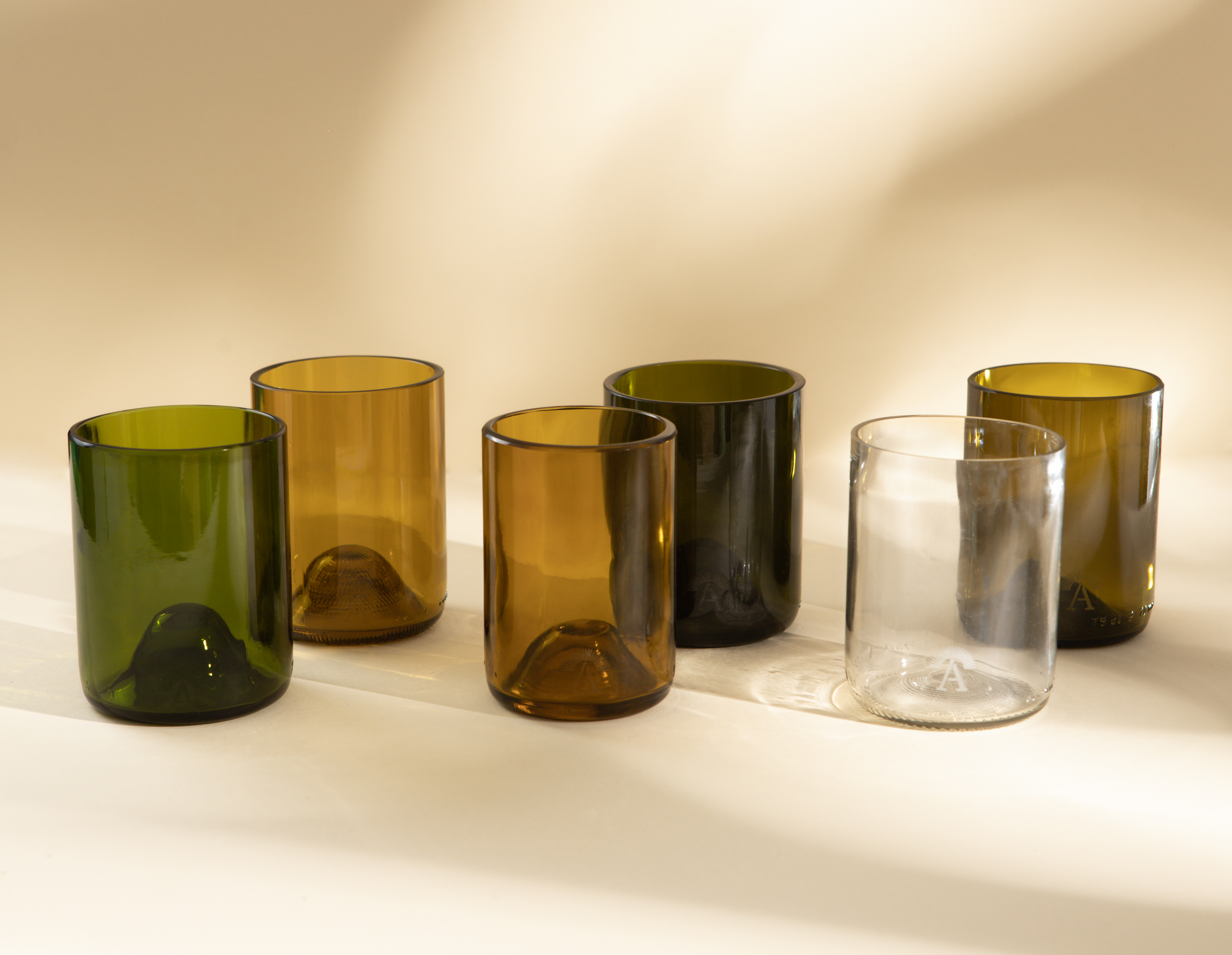 Set di 6 bicchieri colorati da bottiglia di vino riciclate