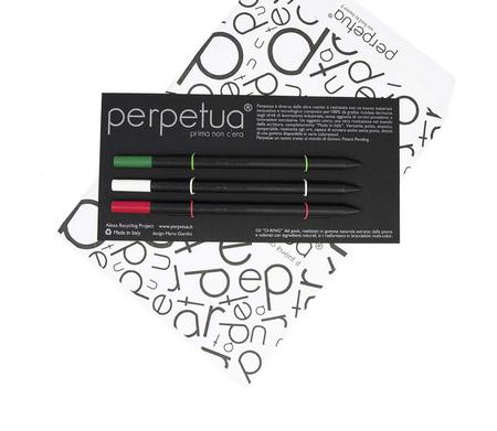 Set eco-matite realizzate con la polvere di grafite riciclata