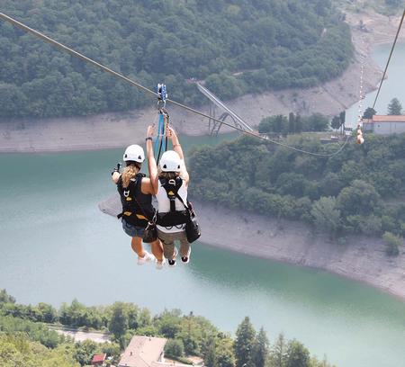 Volo in Zip Line - Varie località in tutta Italia